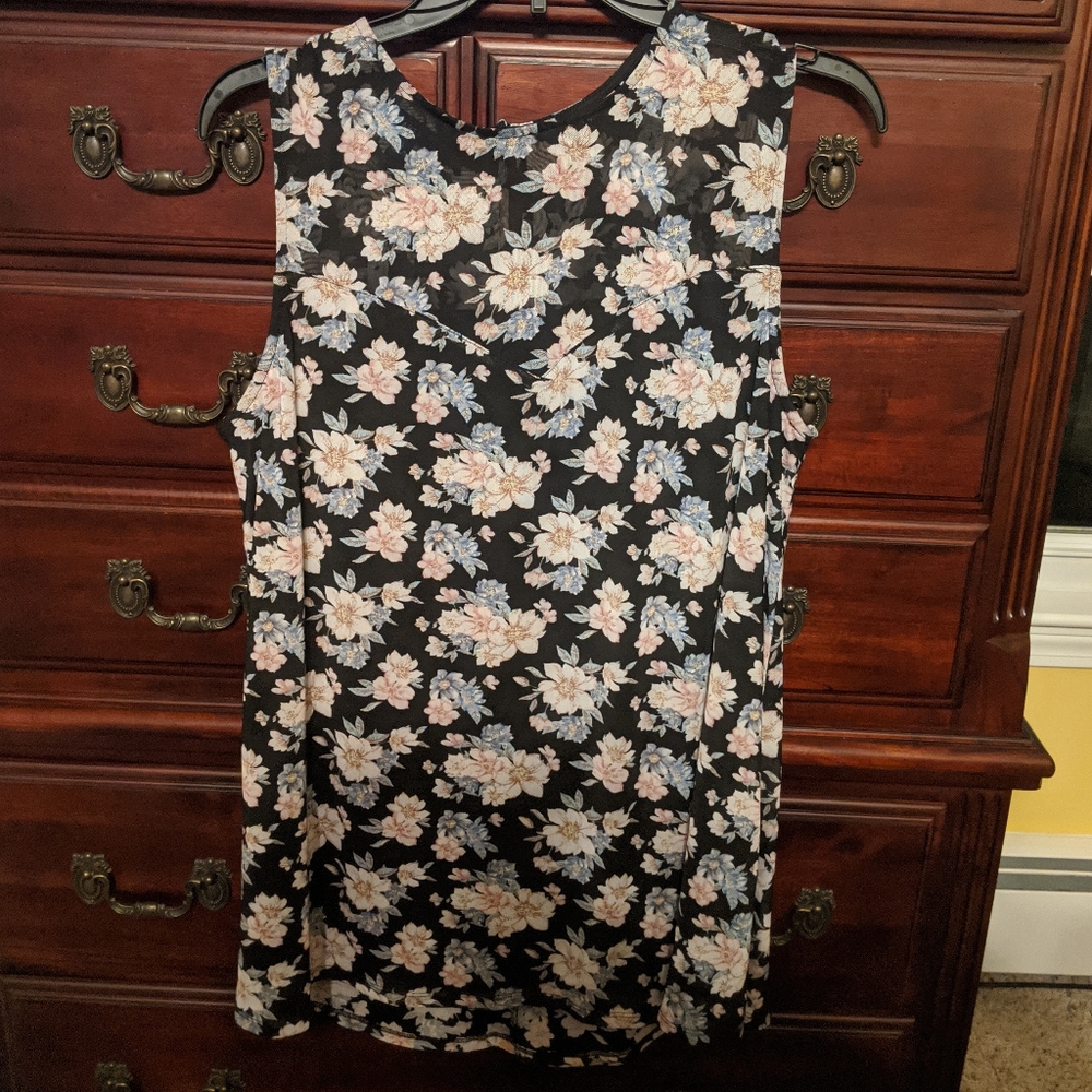 Sleevless Floral Top